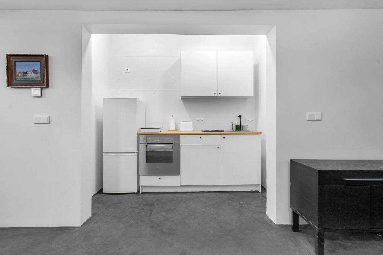 Lovely Studio Apartment With Hot Tub 레이캬비크 외부 사진